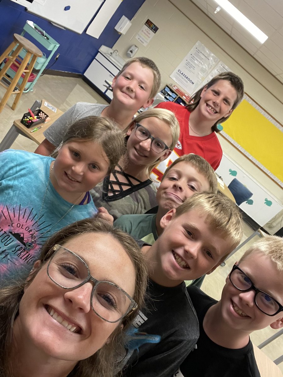 4th year teaching fifth graders and 3rd year coaching amazing girls with my awesome assistants! I love being able to make an impact in our youth’s lives and love the school I’m able to do it for! 🤍🏐 #emwolves #smallschoolproud