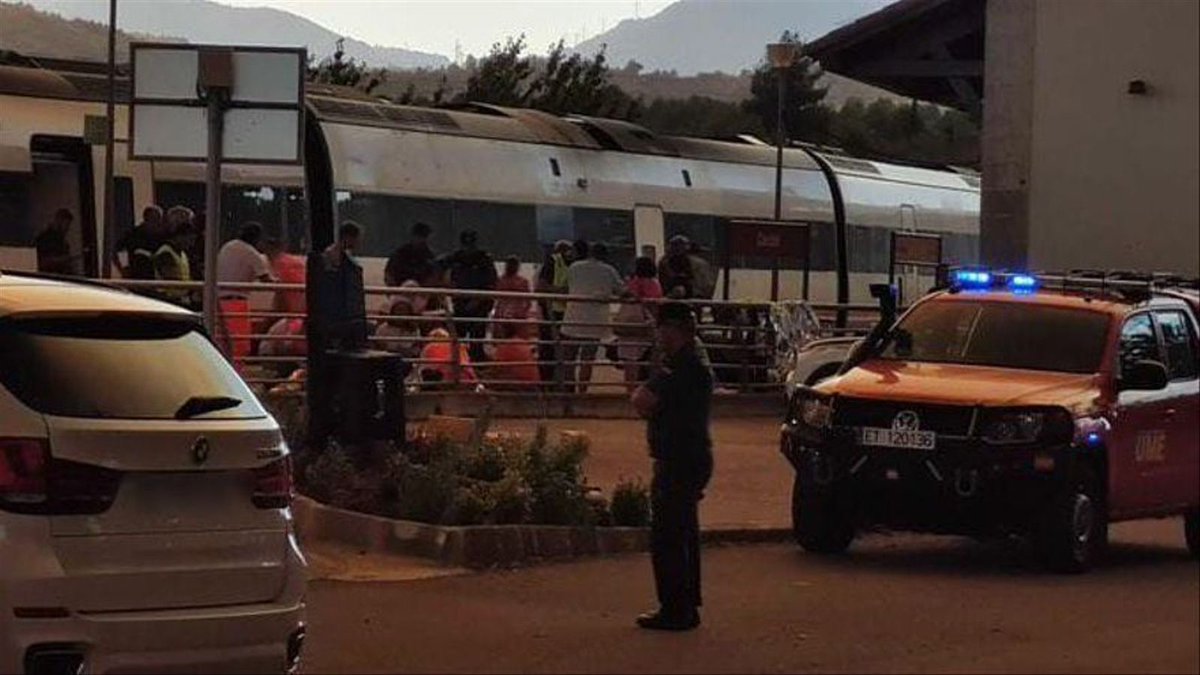 3CatInfo's tweet photo. Més d'una desena de ferits en intentar fugir d'un tren que s'acostava al foc de Begís, al País Valencià https://t.co/gkaPtXS11J https://t.co/lvQd9KpN4q