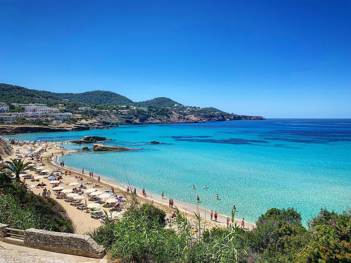 ClaudeTadolti's tweet photo. @LeonardoPanetta La cosa da sottolineare è 2 lettini + ombrellone a #CalaTarida (Ibiza) 12 euro al giorno… https://t.co/ctDygxi8m1