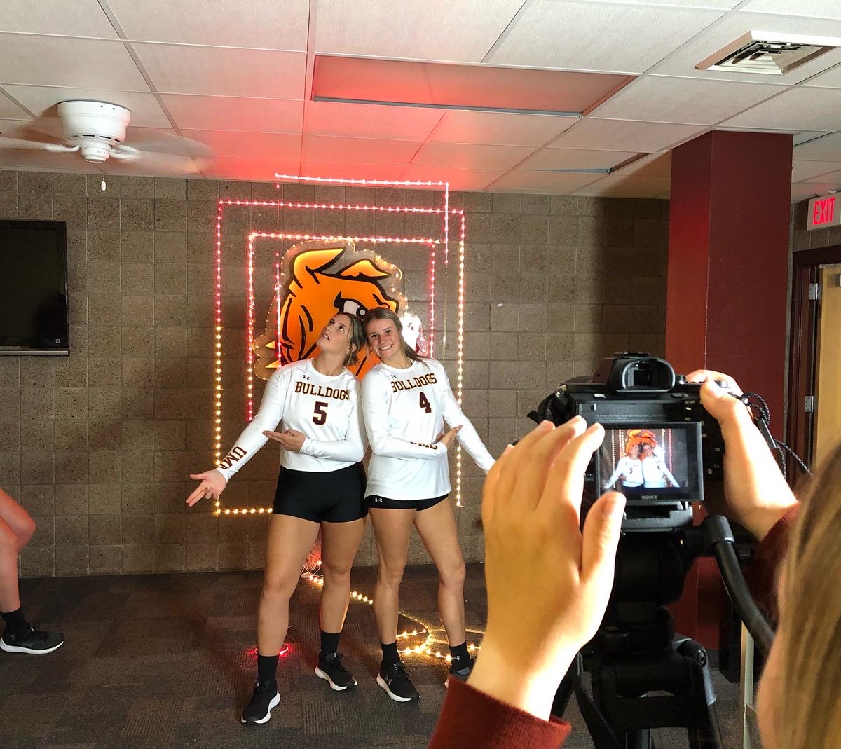 UMDVolleyball's tweet photo. THREAD: Behind the scenes of green screen day! #BulldogCountry #NSICVB https://t.co/dzdSOfzZBF