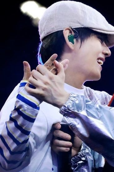 Onlyjikook13's tweet photo. ~ Momentos memorables del Taegi ~
♥︎.♥︎ 
           • – Hilo por si los extrañas – •

#Taegi #Taehyung #Yoongi https://t.co/gtHOFyU2F3