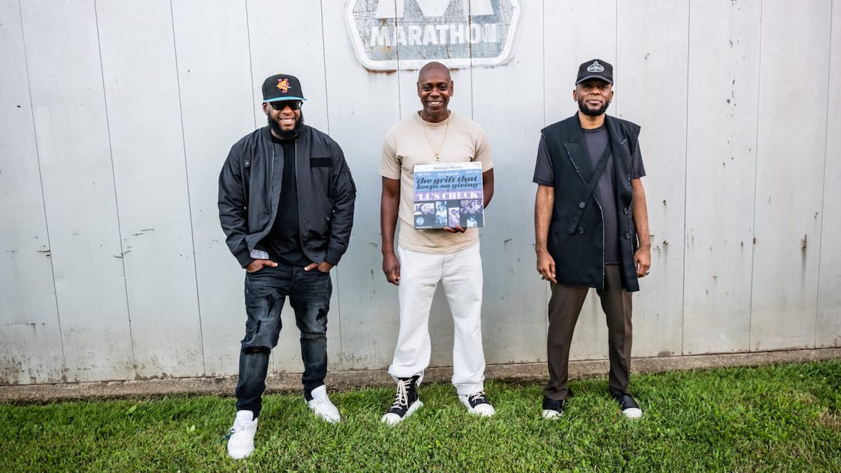 okayplayer's tweet photo. Dave Chappelle, Talib Kweli and Yasiin Bey's 'The Midnight Miracle’ fan favorite podcast episodes are coming to vinyl. https://t.co/xKfmdohclh https://t.co/GQzAQ1zEXZ