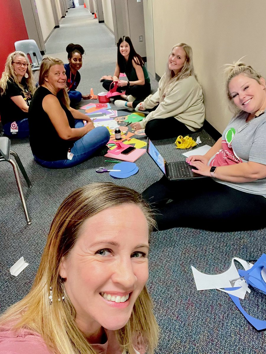 5th grade teachers working hard! <a href="/PostmaPumas/">Postma Elementary</a> <a href="/CFISD/">cfisd</a> #CFISDspirit #pumapride
