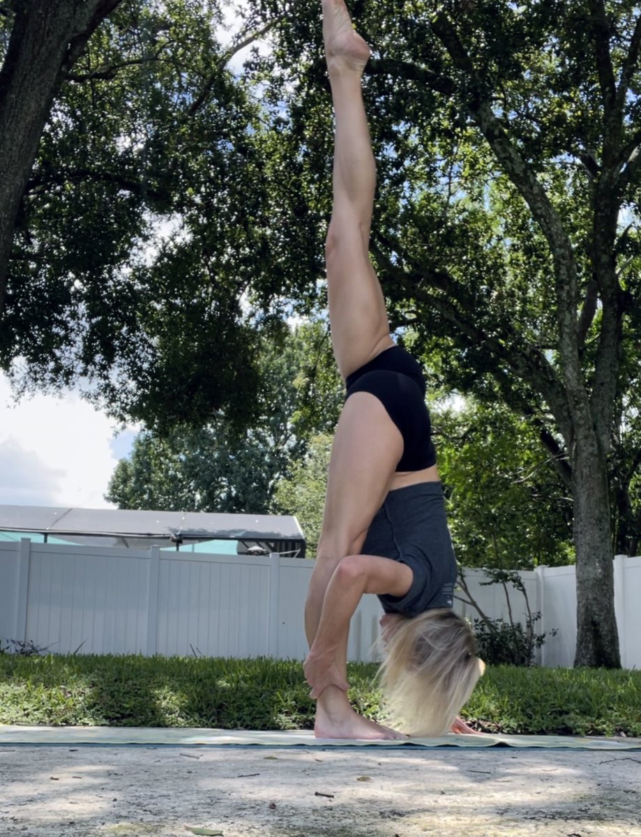 nakedyogigirl's tweet photo. #standingsplit Come have fun with me on my #onlyfans page! Nude yoga tutorials start this week! Follow along with me! #yogainstructor #nudeyoga #fitness #nakedyoga https://t.co/yHZKnXp7B4