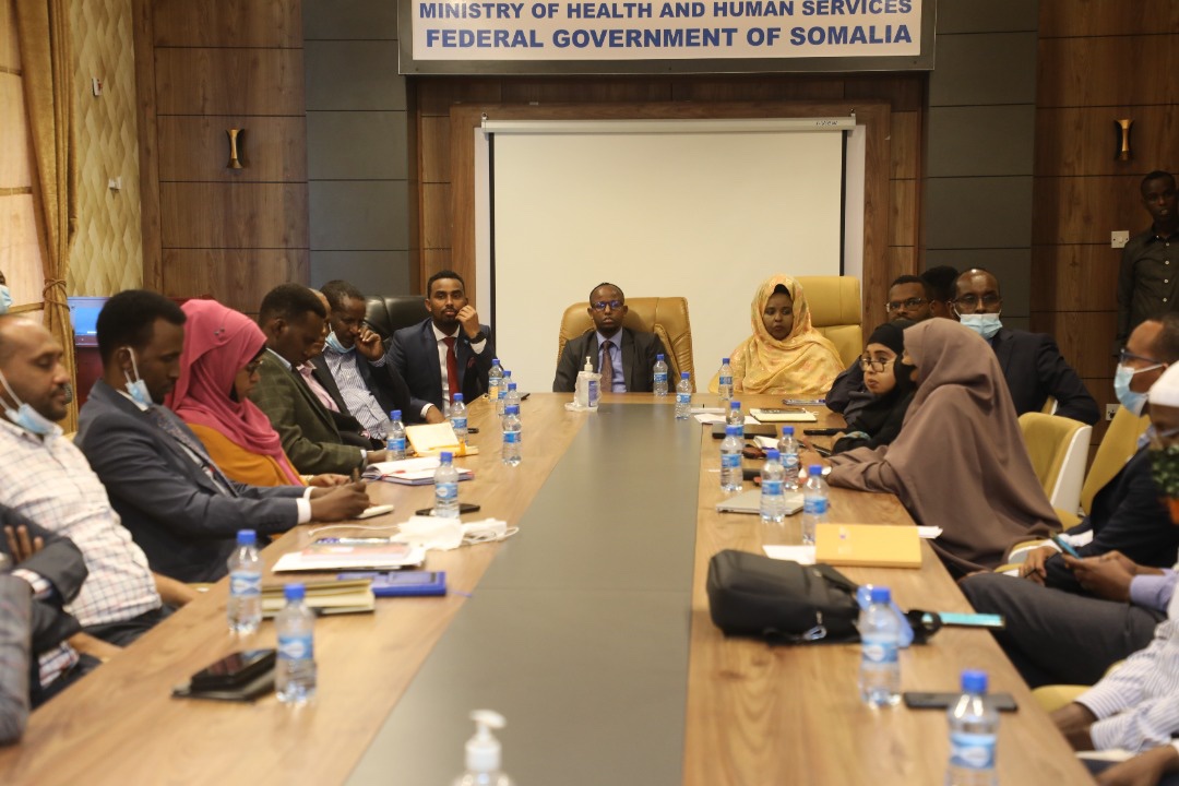 MoH_Somalia's tweet photo. The Minister of Health H.E. Dr Ali Haji, with state Minister &amp; DG today held introductory meeting with public &amp; private hospital Directors &amp; NHPC. Discussions incl strengthening the collaboration b/w private &amp; public service in health through data sharing &amp; strong partnership. https://t.co/ozWOOSheKT
