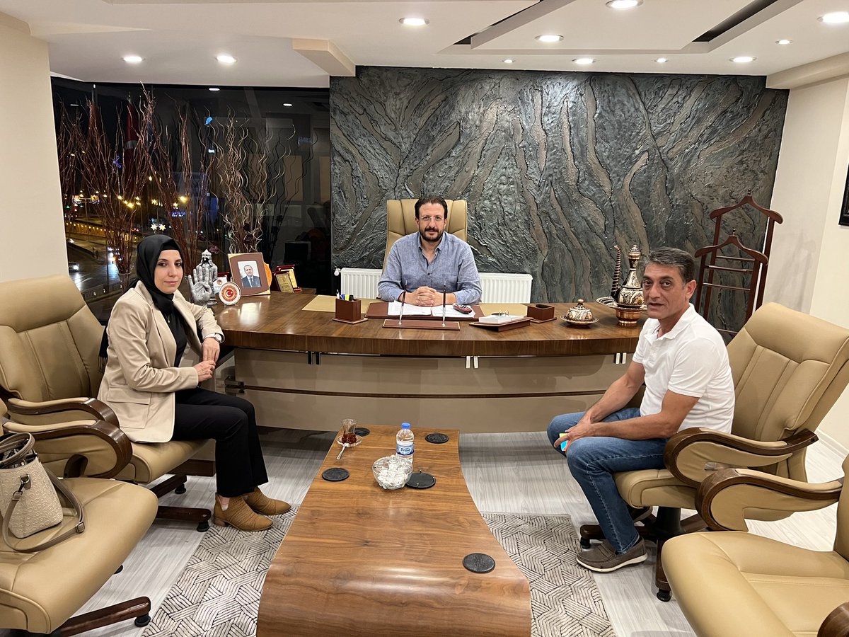 HaktanOmeroglu's tweet photo. İlçe Başkanlığımızda bizleri ziyaret eden Pendik İlçe Yön Kurulu üyemiz hemşehrimiz Tülin Demir hanımefendiye nazik ziyaretlerinden dolayı teşekkür ediyorum @barkutza https://t.co/VjGaDTw23V