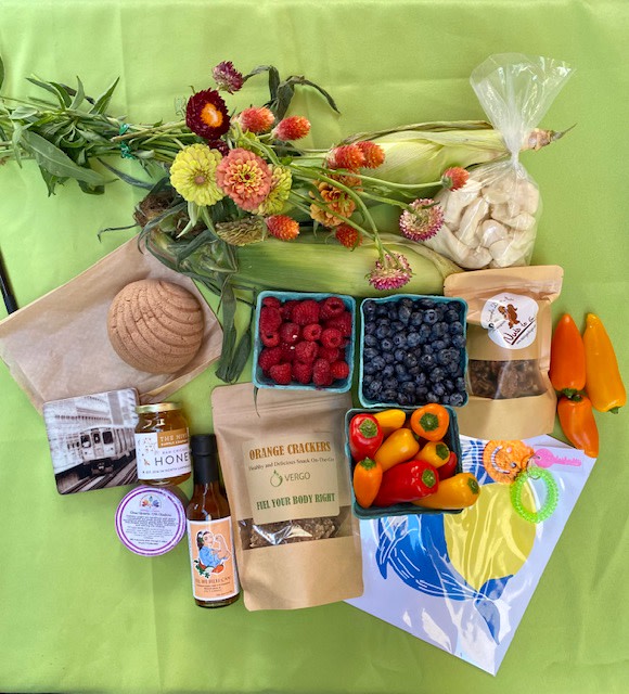 Congratulations to our July Low-Line Market raffle winner! Fill out a ticket upon exiting the market on Tuesdays from 3-7pm to win. A new winner will be drawn at the end of August ☀️🎟️
#Lakeview #ThisIsLakeview #SouthportCorridor #FarmersMarket #ShopLocal #Community #LowLine