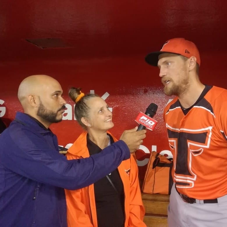 JLMontilla's tweet image. Ese día super que @hunterpence jugaba con un micrófono debajo de la camiseta porque estaba filmando un documental mientras jugaba.

Me gustaría ver ese trabajo filmográfico, que según él me dijo era una compañía de LeBron James.