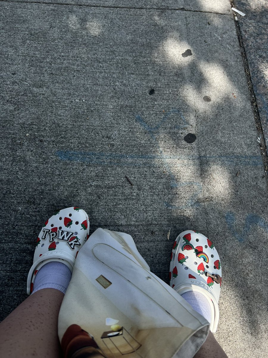 LAxDiaries's tweet photo. Update on the travelling crocs 

We went to the aquarium #lottoronto #torontolot #loveontourtoronto https://t.co/NRlmioqiIy