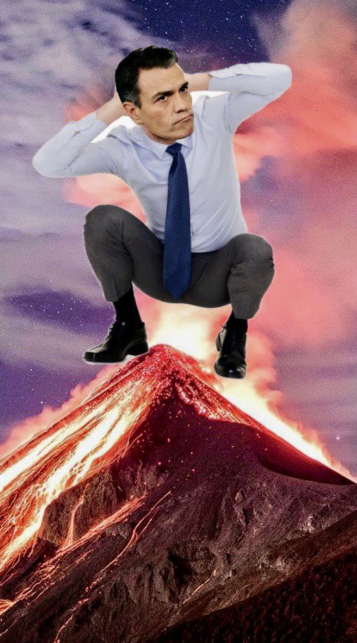 holidayshappy96's tweet photo. #ElCascabel16A D. #PedroSanchez, #visita #LaPalma, y en #vez de #reunirse e #interesarse #Por Los #Afectados Del #Volcán, #cuál #influencer, se #dedica a #poses y #postureos #varios, #como #esta #foto, de #cuclillas, con el #culo, #encima del #cráter del volcán, #escupiendo #lava https://t.co/BcrVHR1u9X