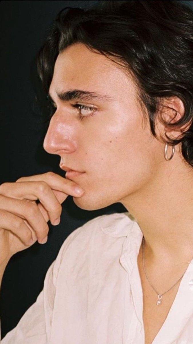 thatssohaute's tweet photo. this man’s beauty... https://t.co/HlTnclbAzV