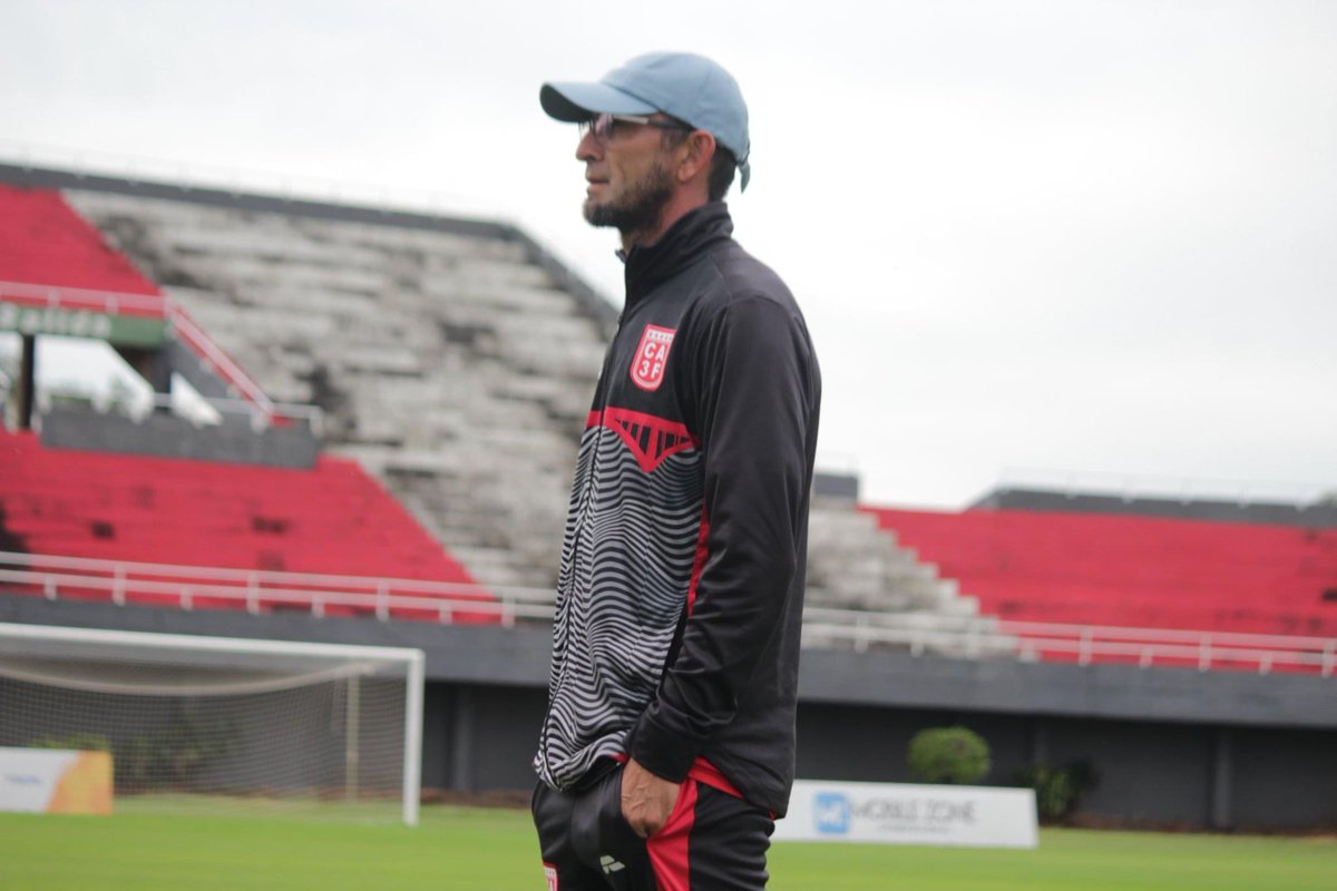 PANORAMADEPORTS's tweet photo. AL MANDO DE LA CATEGORIA RESERVA 

El Profesor Edgar Vera asume como entrenador en la categoría reserva para los siguientes próximos encuentros por la división intermedia. Álvaro Jesús Esquivel Arévalos será el asistente técnico. https://t.co/tuqfNSQg58
