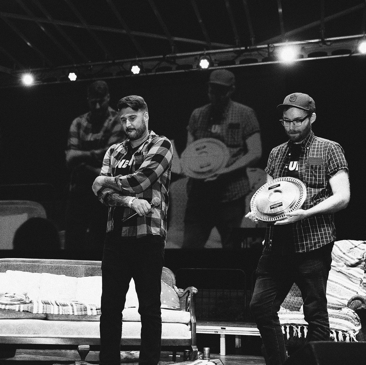 josephjstockton's tweet photo. The faces of two boys getting their drive-totals — 🎧🔪🩸💊 #joebobsjamboree #MutantFam @kinky_horror @therealjoebob @SetDarcyFree Take us back to the drive in!! #hubbyawardwinners 😬 https://t.co/FYY5ynh2bH
