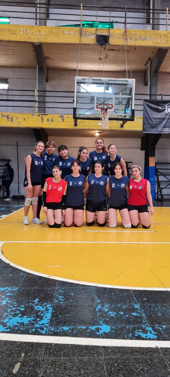 lamavoley's tweet photo. Este finde la categoría sub 18 participó de la Super Fecha  organizada por la  @metrovoley . Queremos felicitar a las  chicas y al profe Gaston por el muy buen desempeño realizado llegando a  octavos del final y agradecer a los padres que las acompañaron. Vamos Lama!! 💙🏐💙 https://t.co/cWTT343eeU