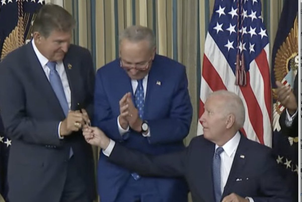 JoeyDoomScrolls tweet media