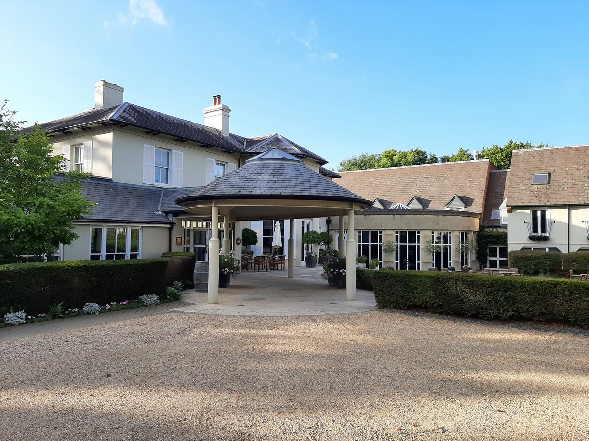 From the wines to the terrific art collection, the owner’s influence is plain to see 
<a href="/VineyardNewbury/">The Vineyard Hotel & Spa</a> 
guide.michelin.com/ae-du/en/west-…