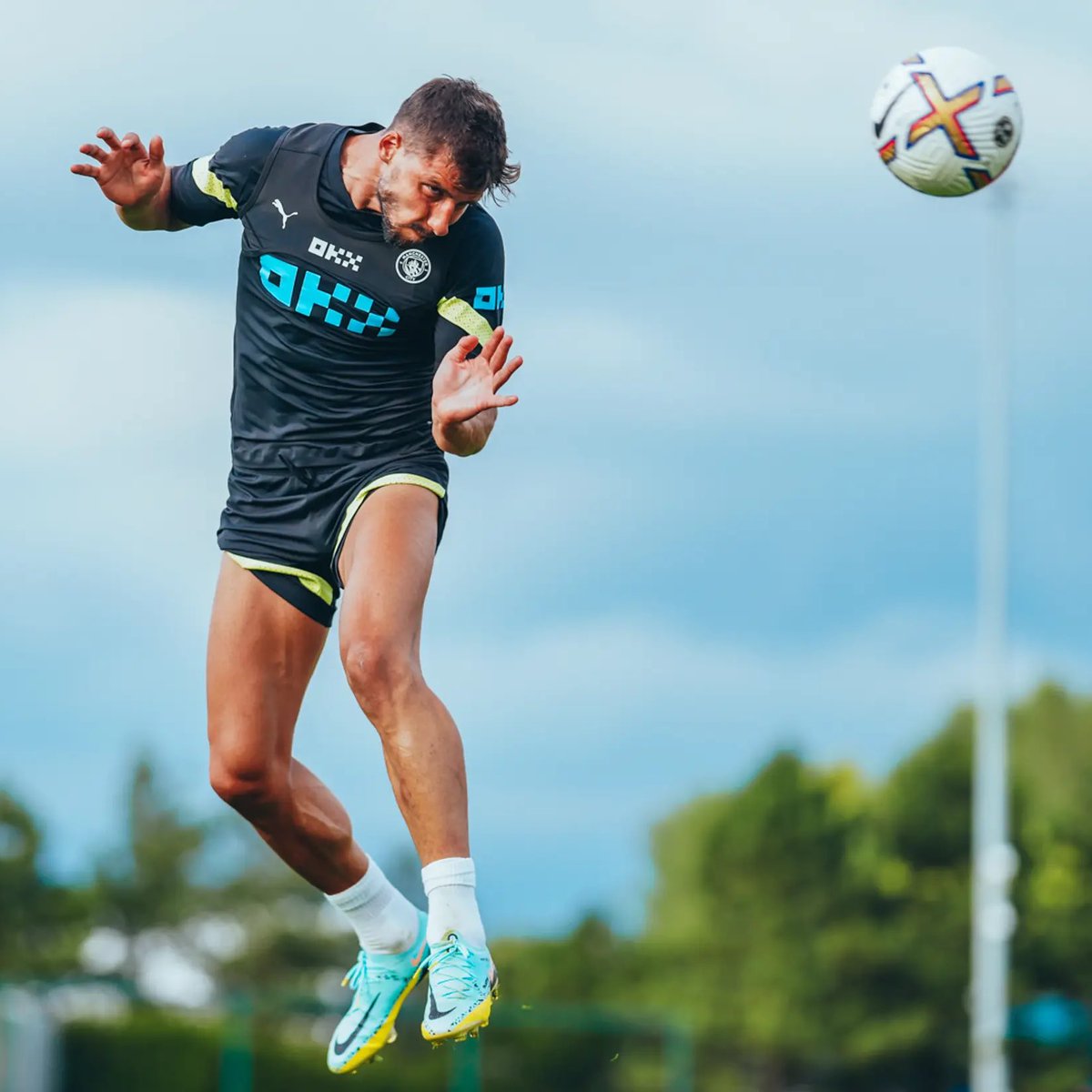 City_Xtra's tweet photo. The #PL Champions. 🏃🏻‍♂️🔵 @ManCity https://t.co/VsGokfkzJf