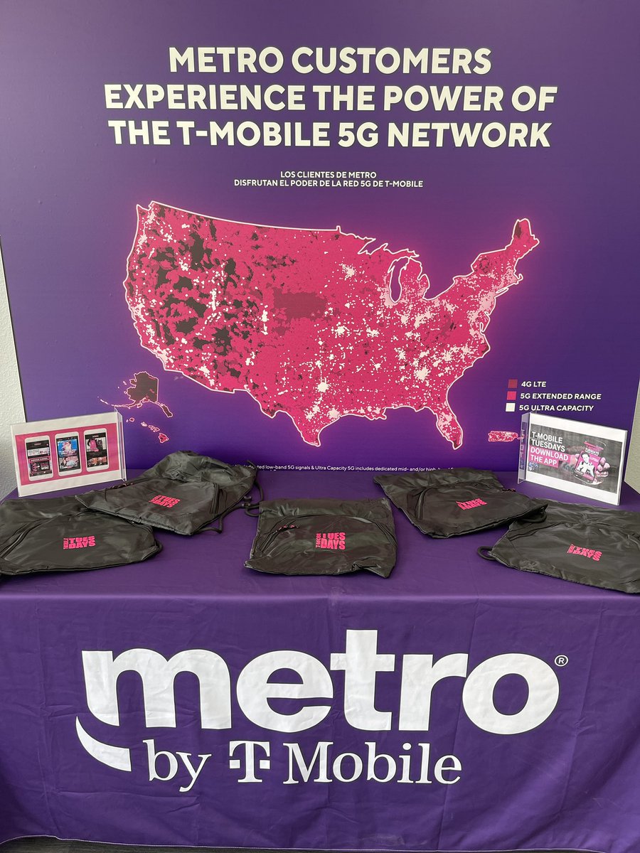OzzieJayFrost's tweet photo. It’s 3pm- half the day is over with! 😳 Have you stopped by one of our many locations of @purely_wireless to get your ✨FREE✨backpack yet? 👀 Im ready to give more out at 7748 forest Ln in Dallas 🤩 
(Also available at other participating Metro by T/T-Mobile stores) https://t.co/MbHY711Td5