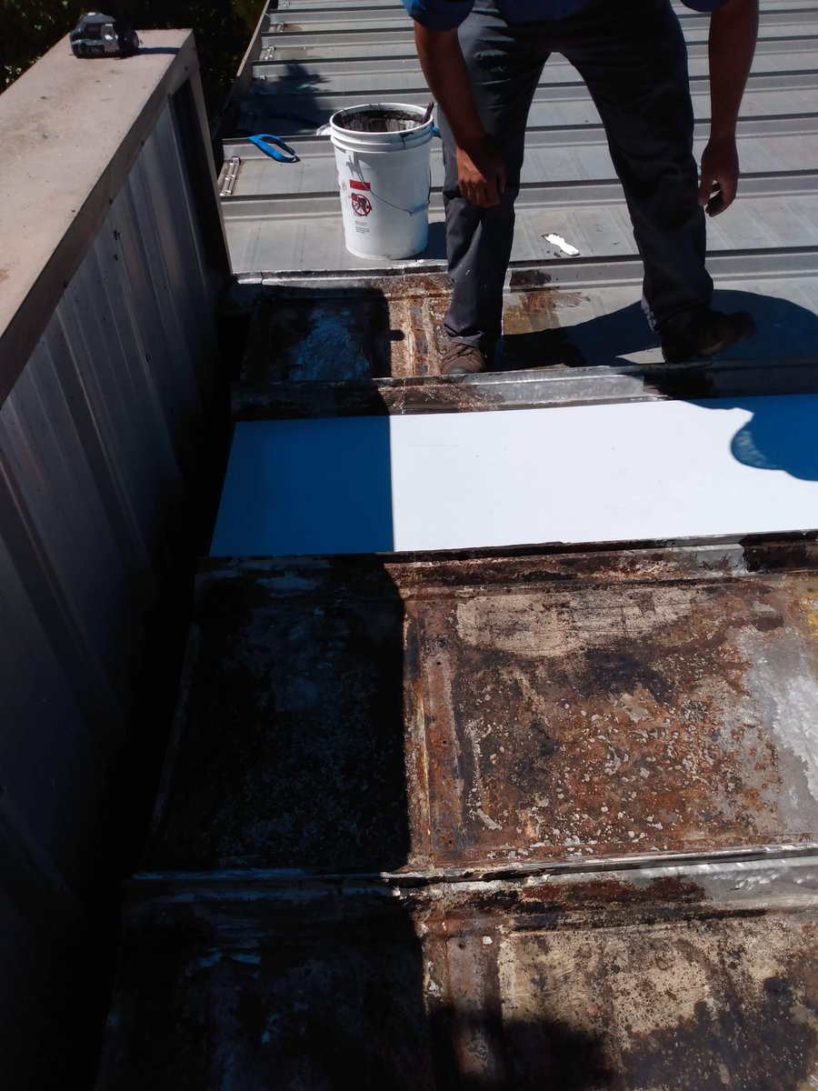 BestChoiceRoof2's tweet photo. The series continues...

It's called Metal Roof Restoration and it makes an incredible difference!

If you are a business owner in need of a roof restoration, contact us! We'll be glad to inspect your roof!

#metalroofrestoraiton #conklin #conklinroofs https://t.co/VdGV0EonY2