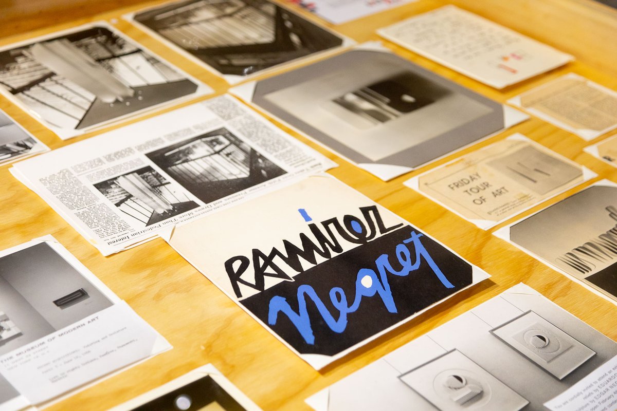 artehumUniandes's tweet photo. El jueves pasado vinieron más de 200 personas a conocer los documentos del archivo personal del artista Eduardo Ramírez Villamizar 🍷
🗓 Exposición abierta al público hasta el 29 de septiembre en el Centro cívico @Uniandes ENTRADA LIBRE.
Toda la info en 👉🏽 https://t.co/PzF0LC6V6A https://t.co/VIarRTvWSD