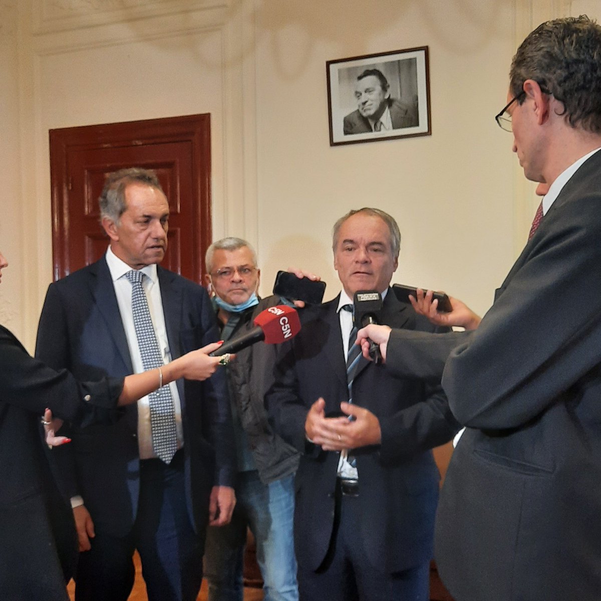 En el Día del Empresario Nacional recibimos en CGERA a <a href="/danielscioli/">Daniel Scioli 🇦🇷</a> para seguir trabajando en fomentar la producción y las exportaciones de las pymes locales.