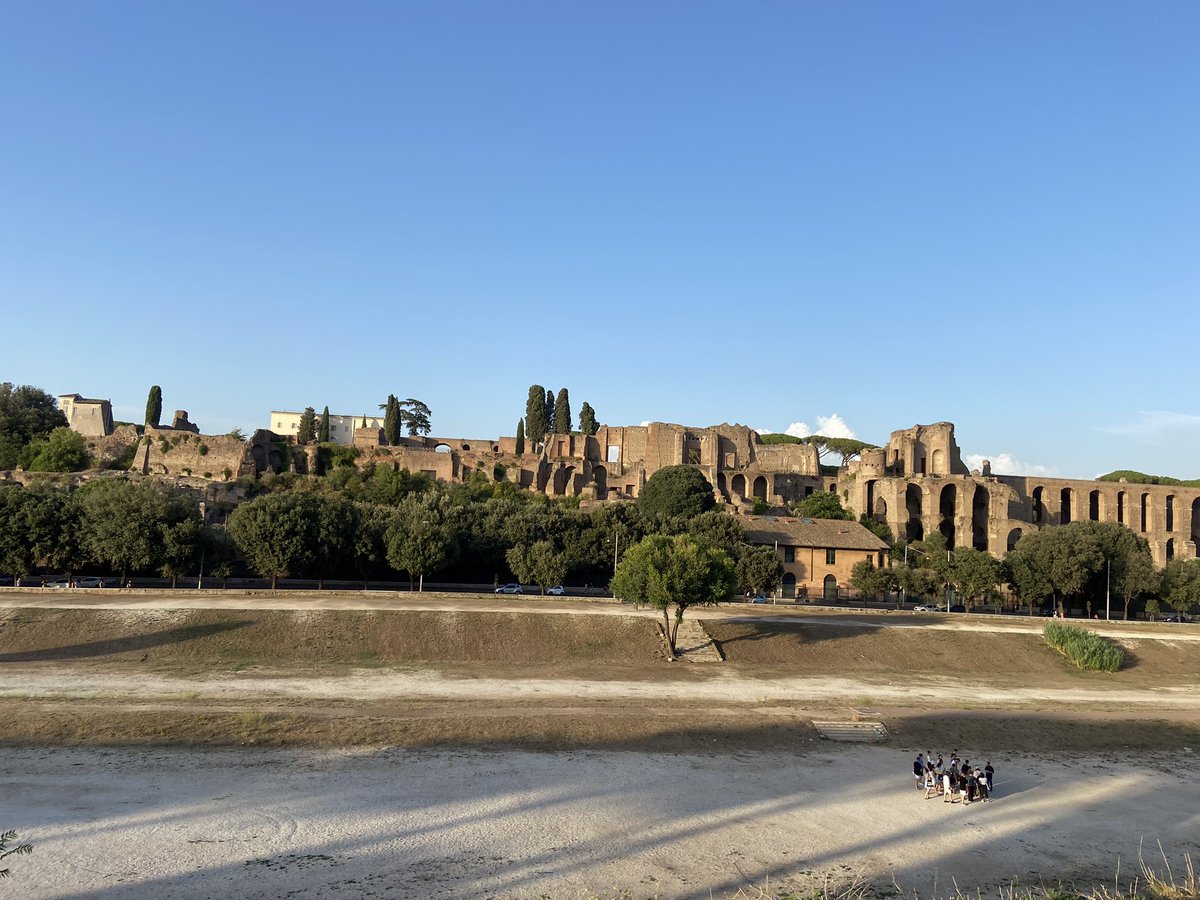 misfotoviajes's tweet photo. Como murciano me ha hecho mucha ilusión andar hoy la calle “Vía di Valle Murcia” en la ciudad de #Roma , frente al #circomassimo y el #montePalatino… https://t.co/yMbNI6PyEn