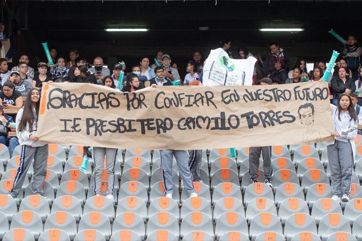 MetroparquesM's tweet image. La #MedellinFuturo la construimos con educación de calidad y con elementos que aporten a un mejor aprendizaje. Los #ComputadoresFuturo potencian las habilidades de nuestros estudiantes.