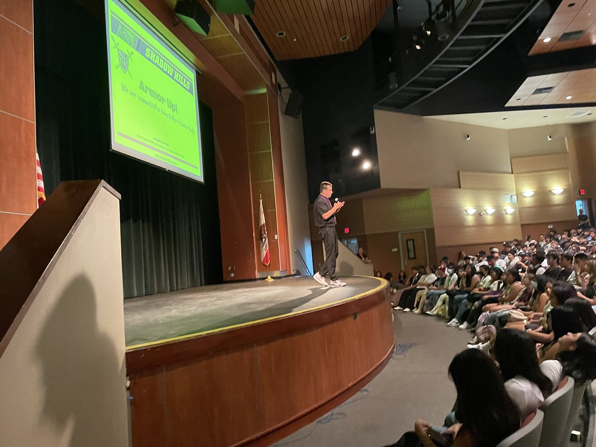 kalkoskeSHHS_AP's tweet photo. Armor Up! #knightsdoitright #KnightsDunnRIGHT #DSUSDfirstday https://t.co/EabBFOFcio