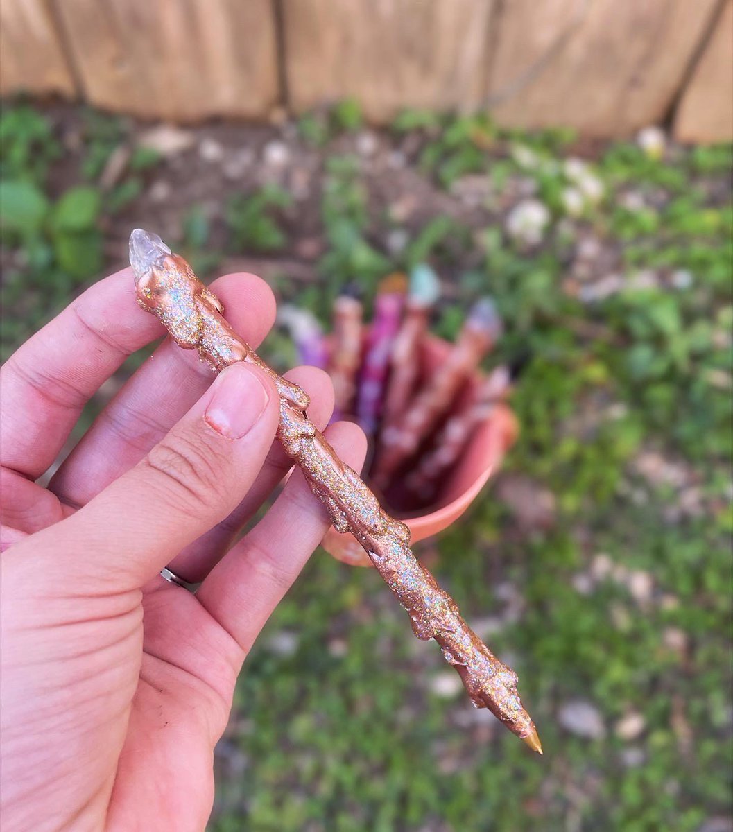 Magic wand crystal pens 🖊 🧚‍♀️🪄 Link in bio! 💕 #etsy #etsysellersofinstagram #etsyseller #magic #magicwand #magicwandpens #fairy