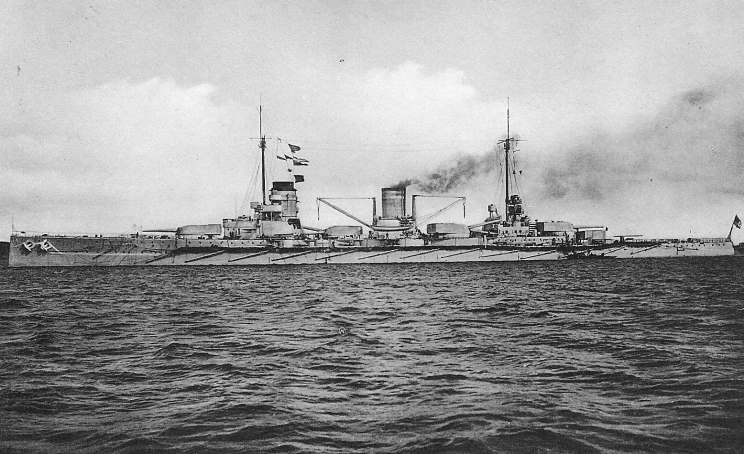 jerijerod14's tweet photo. #Otd 1914 #Goeben and Breslau finally arrive in Constantinople. Following Troubridge's hesitancy to engage Souchon disappeared into the Aegean briefly coaling befor arriving at the Dardanelle Straits on 10/8/14 where they were escorted through the minefields https://t.co/ERp4wyUQ7L