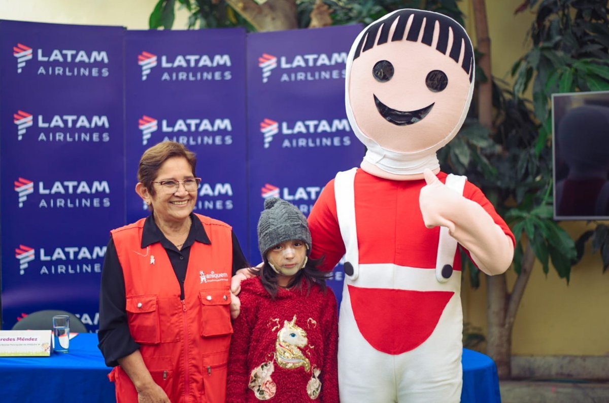 Tras un año de alianza con @LATAMAirlines, hemos logrado más de 230 traslados de forma gratuita a niños y adolescentes con lesiones de sus #quemaduras y de sus familiares a nuestra sede en Lima para su reintegración integral. bit.ly/3QQPYiH