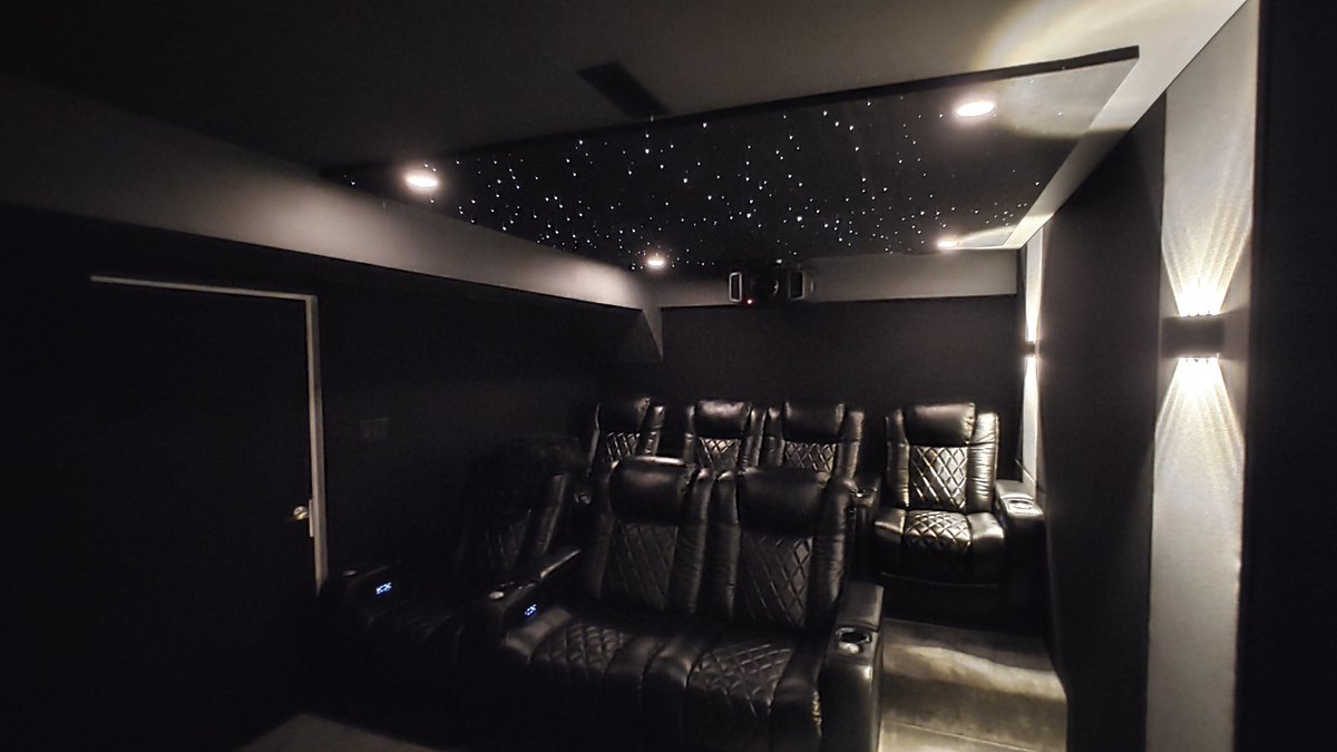 Valencia Theater Seating tweet media