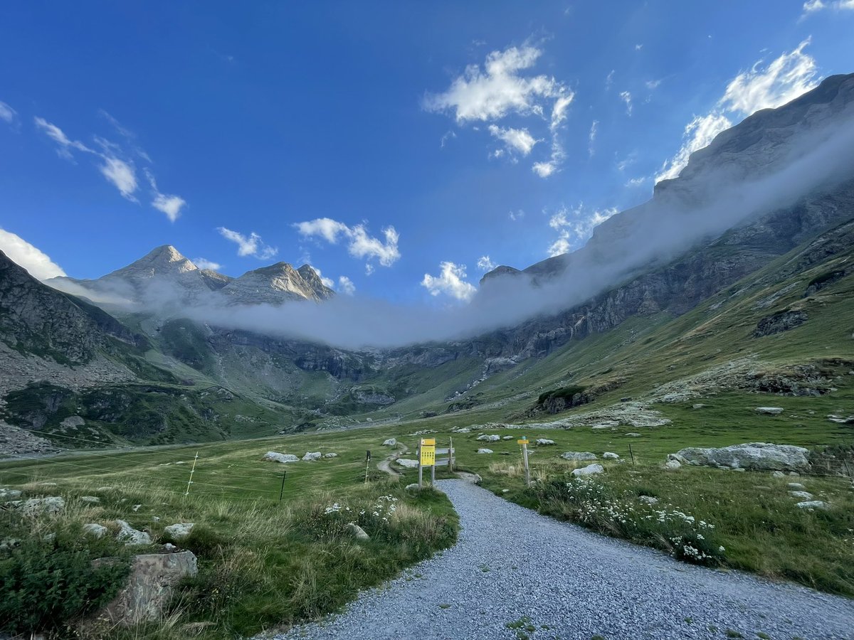 anthonito4u's tweet photo. El mundo está lleno de lugares que producen paz y armonía y el circo de Troumouse es uno de ellos. Poder compartir estos en familia, lo hacen aún más especiales.
#circodetroumouse #Pirineos #pirineofrances #occitanie #Francia https://t.co/nXcb7I810H