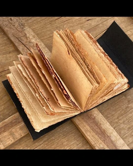 LeatherJournal1's tweet photo. Dragon Embossed Classic Design Notebook and Sketchbook Journals Handmade Leather Diary with Old Classic Decal paper.

#leather #journals #Diary #embossedleather #Dragon #handmade #notebook #sketchbook #theleatherjournals #journalsleather #usaleather #decalpaper https://t.co/cVXCgPExM3