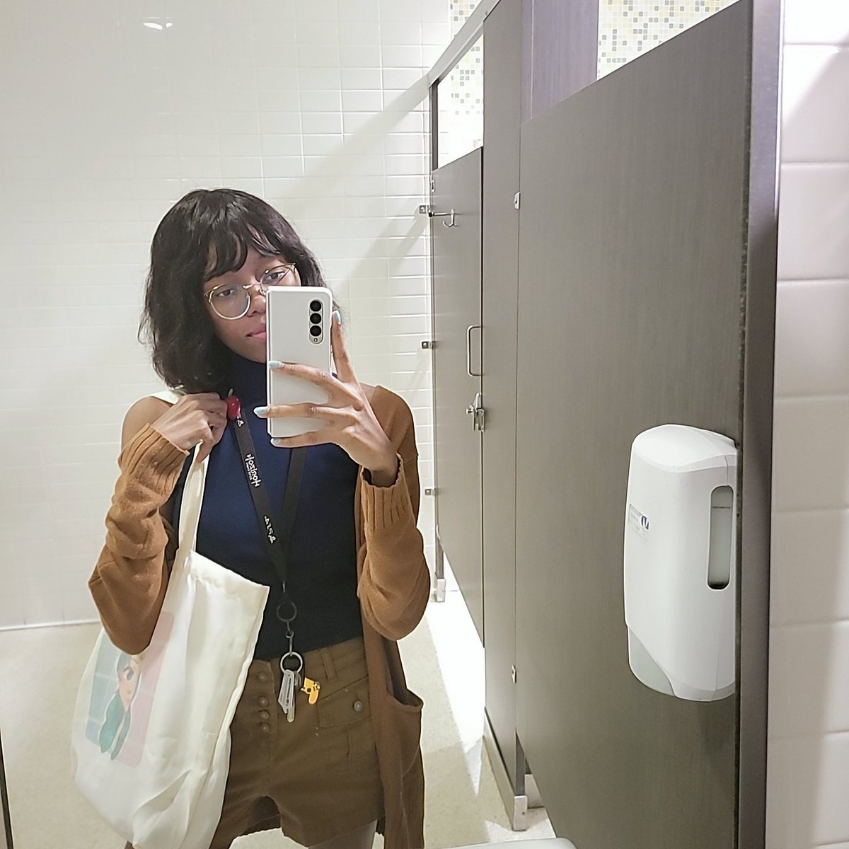 Carritube's tweet photo. Serving cozy art aunty vibes #OTD 

Liked my outfit today and matched it with the sailor moon tote I made ૮ ˶ᵔ ᵕ ᵔ˶ ა https://t.co/TNGfbz07Wi
