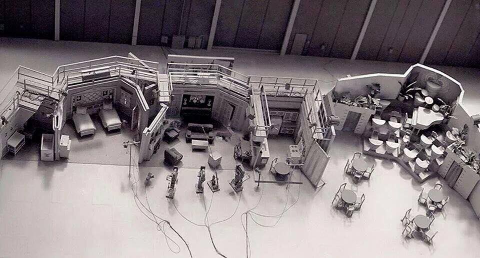 kmstexas's tweet photo. ⬇️⬇️ Cool television set for the I Love Lucy weekly TV show which was filmed before a live audience. #TV #ILoveLucy #LucilleBall #vintage #Comedy #DesiArnaz #Hollywood #Set #FredAndEthel #LiveTelevision #Babalou #Acting https://t.co/Jbxtne0ivy