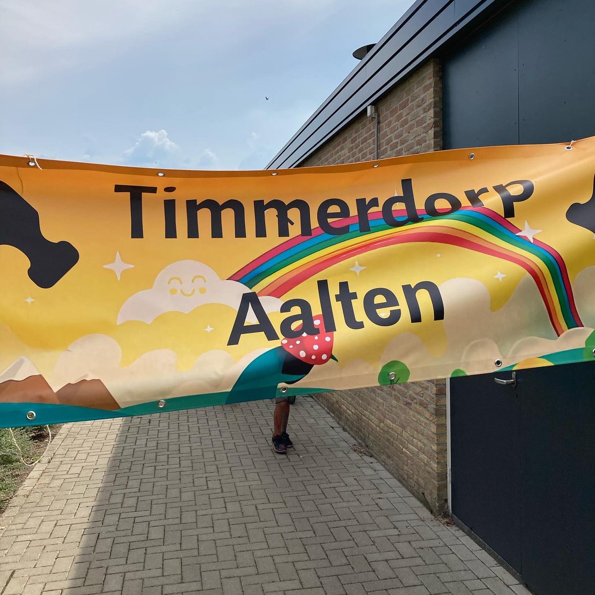 hanstelindert's tweet photo. Hoopgevende middag mbt woningbouw en vakmensen π #timmerdorp @gemeente_aalten @Figulus_Michiel https://t.co/WmLNfpnx3s