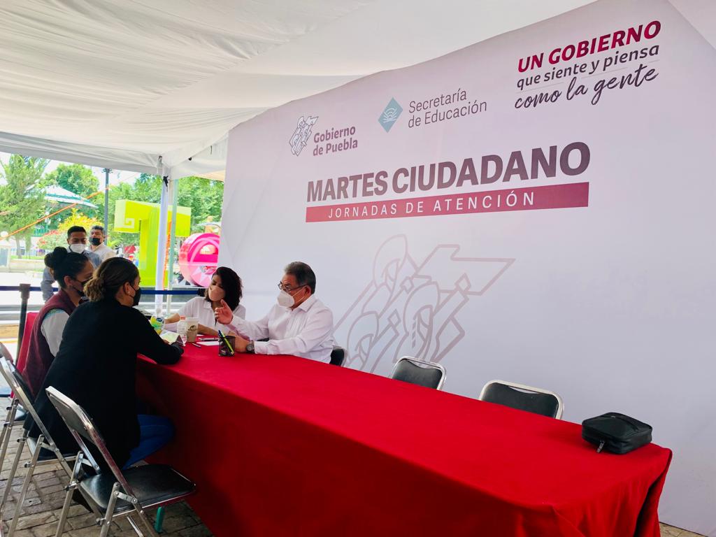 MelitonLozano's tweet photo. 🧵Como nuestro gobernador @MBarbosaMX refiere; a través del #MartesCiudadano somos un gobierno que siente y piensa como la gente. Por ello el día de hoy en #Tehuacán en conjunto con su presidente,Pedro Tepole escuchamos el sentir en materia educativa de las y los tehuacanenses. https://t.co/4z32kR5176