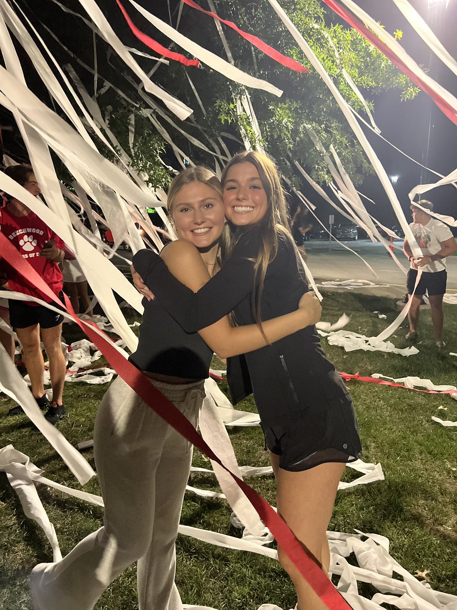 tbrzygot's tweet photo. I have a senior!!! https://t.co/roYkrYqZr4