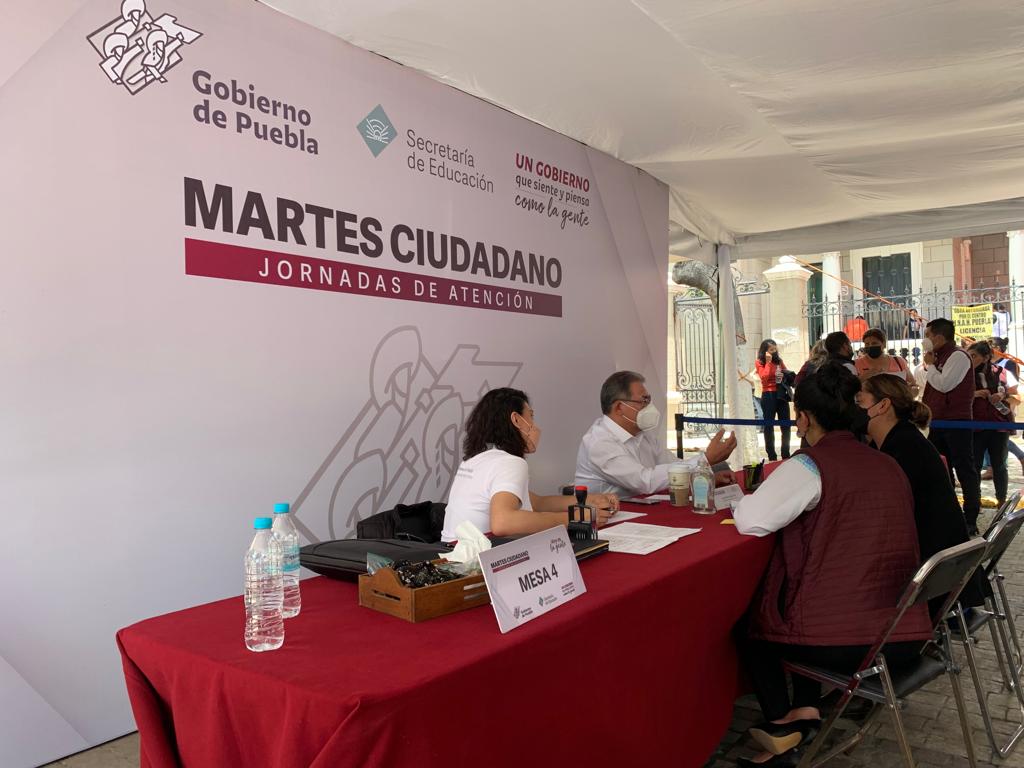 MelitonLozano's tweet photo. 🧵Como nuestro gobernador @MBarbosaMX refiere; a través del #MartesCiudadano somos un gobierno que siente y piensa como la gente. Por ello el día de hoy en #Tehuacán en conjunto con su presidente,Pedro Tepole escuchamos el sentir en materia educativa de las y los tehuacanenses. https://t.co/4z32kR5176