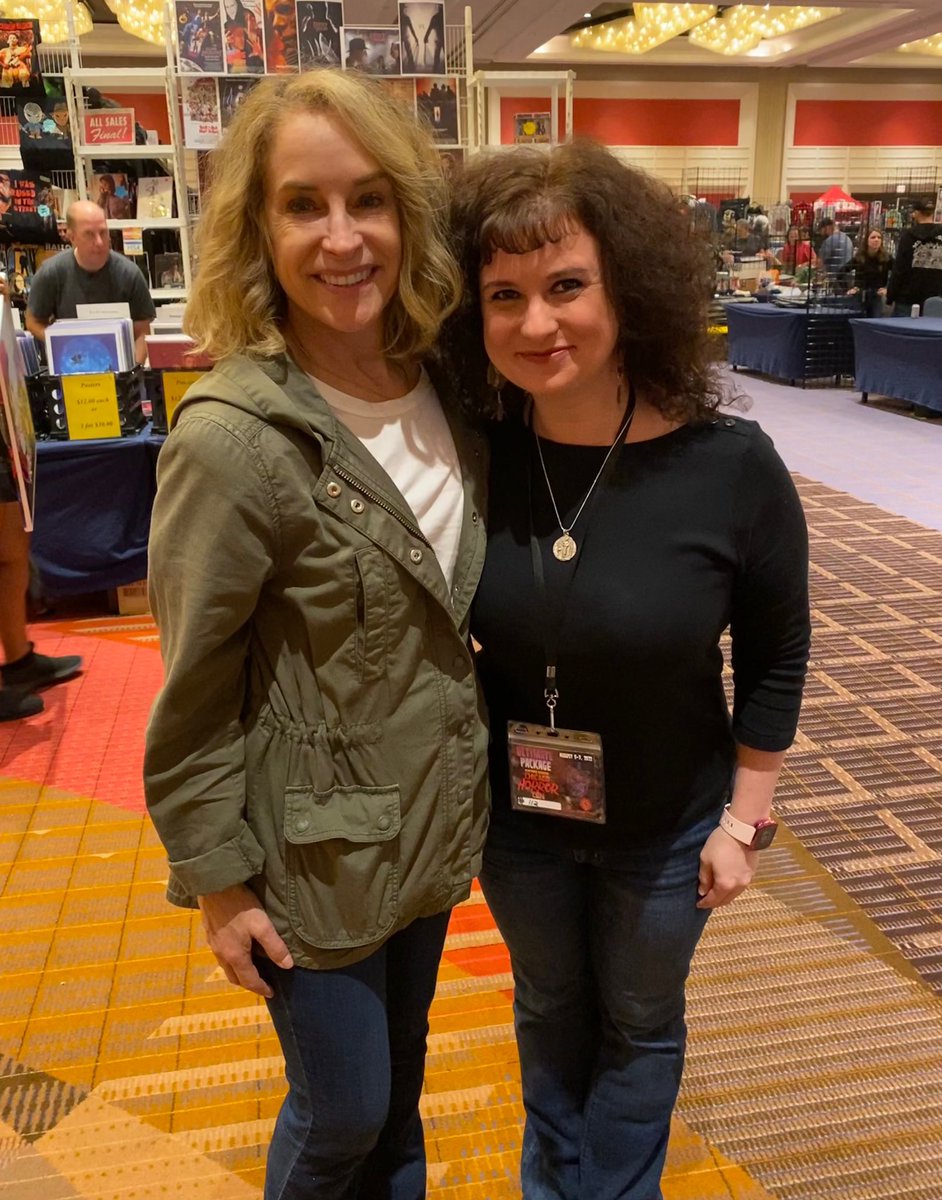 Moments from Flashback Weekend 2022… The always lovely and talented Amanda Wyss #horrorcon #flashbackweekend #spookylife #anightmareonelmstreet #theid #horrorfam #horrormovies #horrorlife #horrorconvention #horrorfan @_AmandaWyss