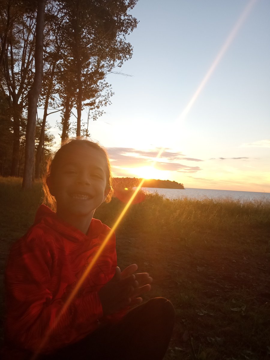 Sir_happy_man's tweet photo. Knees are KILLING me after that run! Rubbing some icy hot on em, smoking a bowl and wishing I was back at our camp spot! Back soon 😁🤙 hope you're all having a kick ass night!
#runningpain #secretspot #camping #nature #WeedLovers #CannabisCommunity #family #friends #SirHappyGuy https://t.co/Or59zW7TLD
