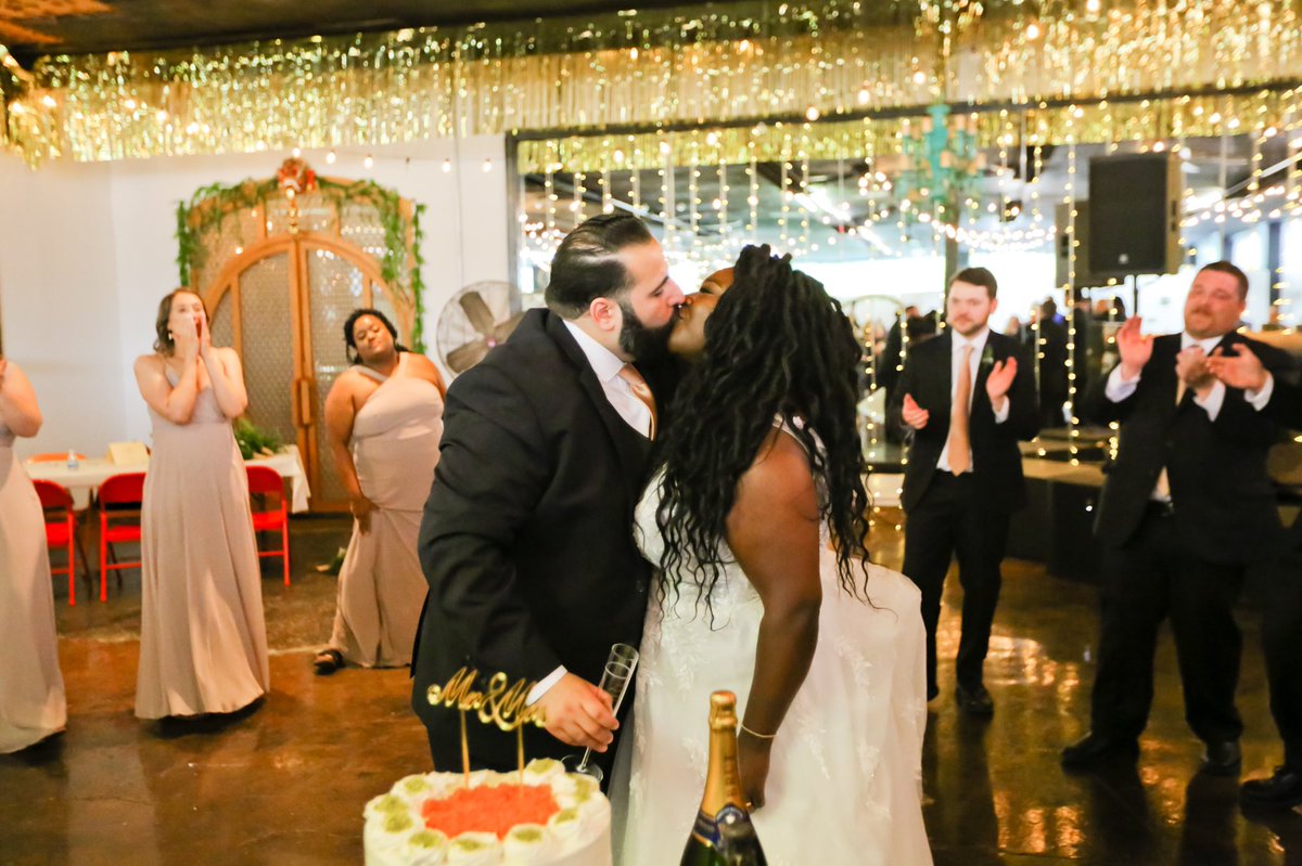 Tayferwafer's tweet photo. Jk, I didn’t peak in high school or college because I peaked on my wedding day and nothing I do will ever be as good 😭 https://t.co/MUu8ThgglQ