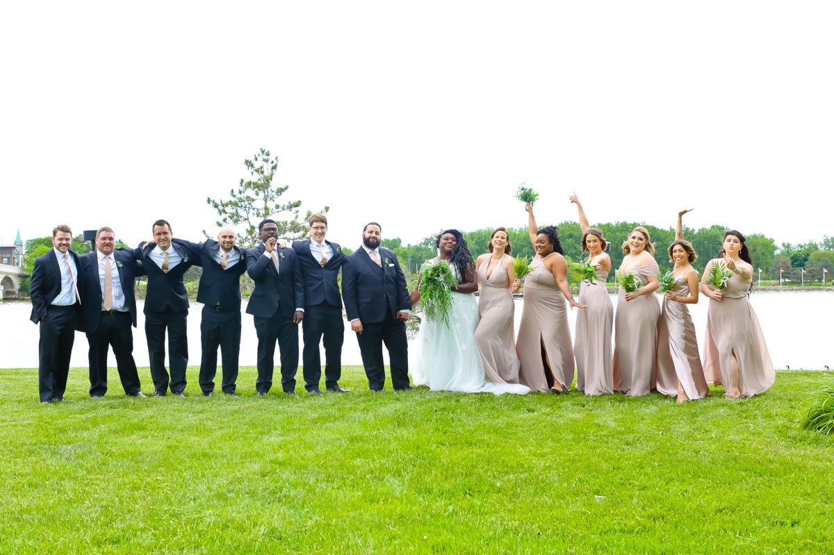 Tayferwafer's tweet photo. Jk, I didn’t peak in high school or college because I peaked on my wedding day and nothing I do will ever be as good 😭 https://t.co/MUu8ThgglQ