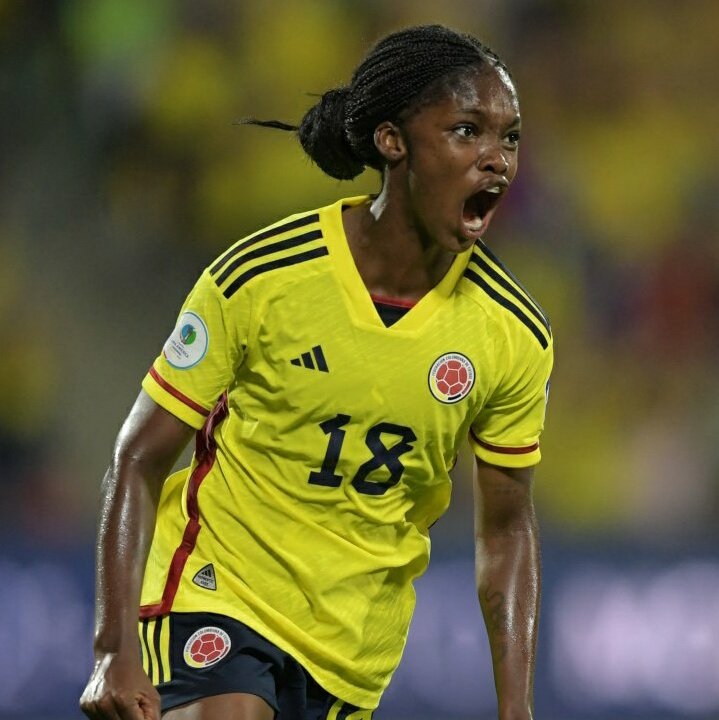 casa_la's tweet photo. ¡Felicitaciones! Con goles de Linda Caicedo la Selección Femenina de Fútbol llega a los cuartos de final en el mundial de fútbol femenino. Y señores comentaristas las jugadoras no son niñas, no las infatilicen ¿o ocaso son niños los jugadores? https://t.co/44GdDaMSEe