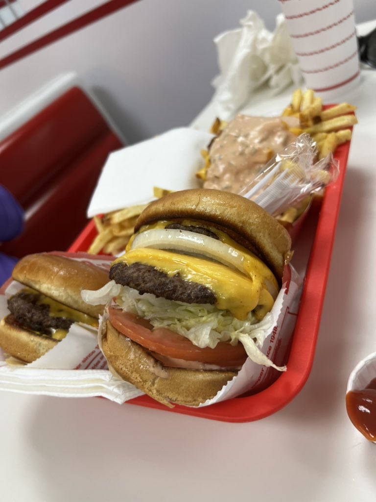 jjkilleentcu's tweet photo. Winners #delete In-N-Out. @attbyronnelson 2023 prep starts now. @NTXPGA @redfeathergc @ForeTPeople https://t.co/Q1uMJZsNiW