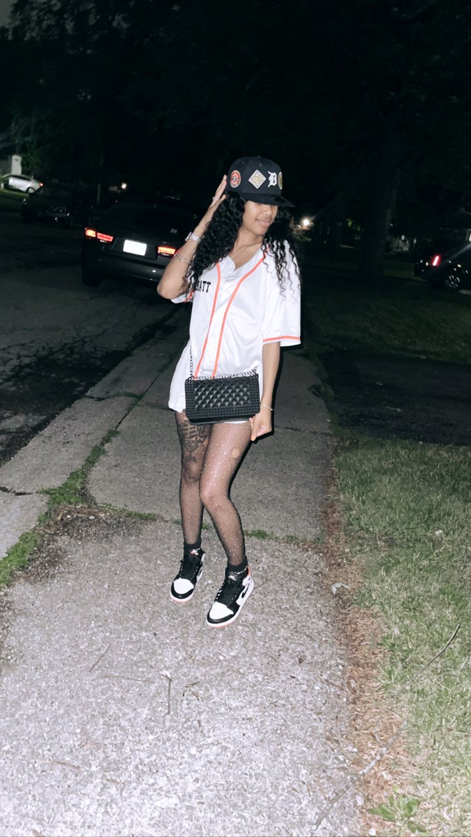 jayy_deekay's tweet photo. .. she a '97 libratt 🧡 https://t.co/BBbxl4esEC