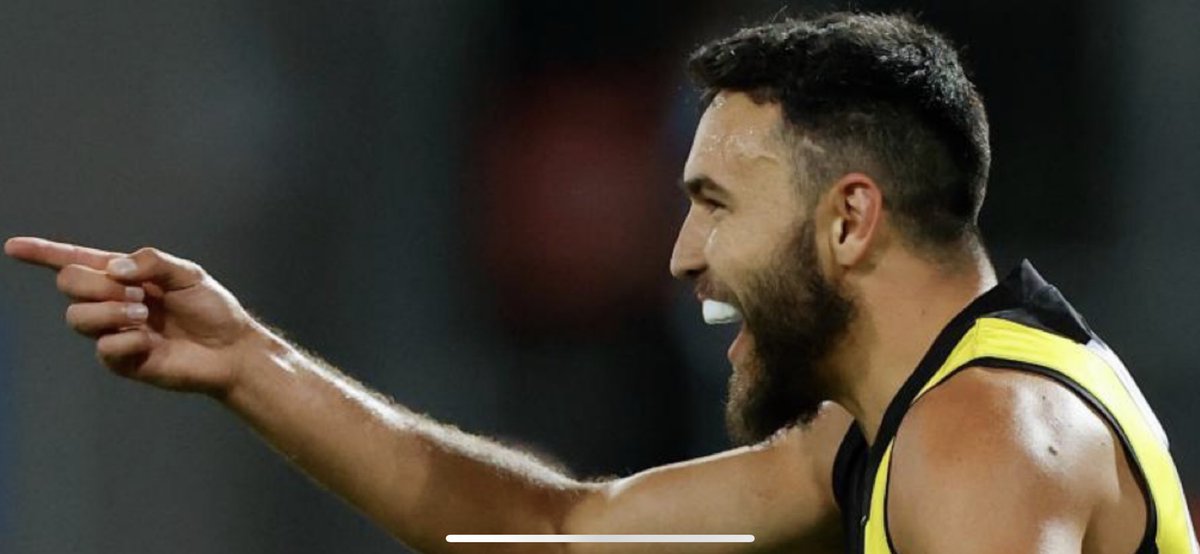 lambose4's tweet photo. The eye test normally tells you all you need to know about a player.
Congrats Shane for whatβs been an amazing career for @Richmond_FC & I would imagine one of the great clubman going around. #Star #Connector #TeamFirstAlways https://t.co/XYNAtugyEo
