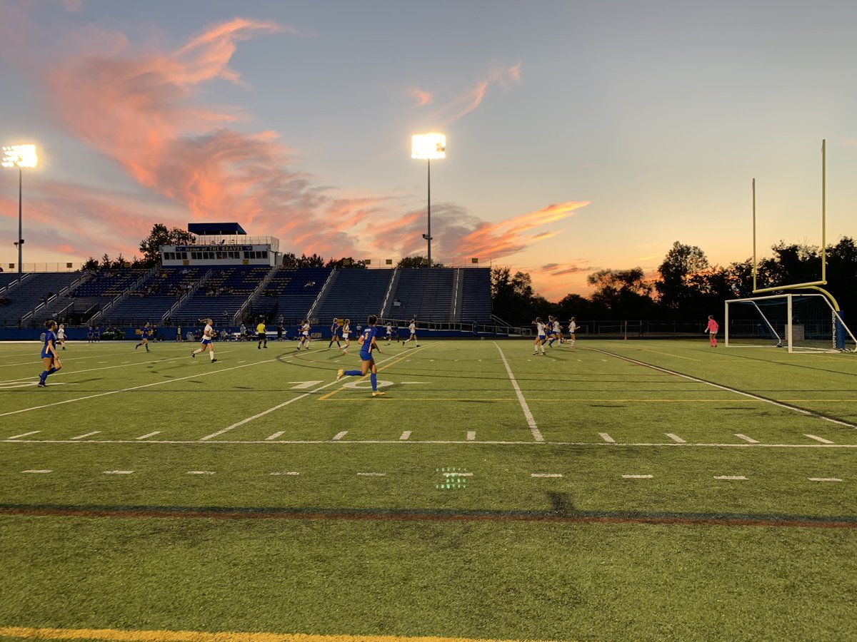 clubohionorth's tweet photo. OUFC SELECT U12G loved supporting @olentangywsoc22 tonight as ball girls. Braves win 1-0 over Finley! β€οΈβ½οΈπ₯ #WeAreOUFC #CharacterCommitmentCommunity #OneClubOneTeam #GoBraves https://t.co/XcdEUG8jP8