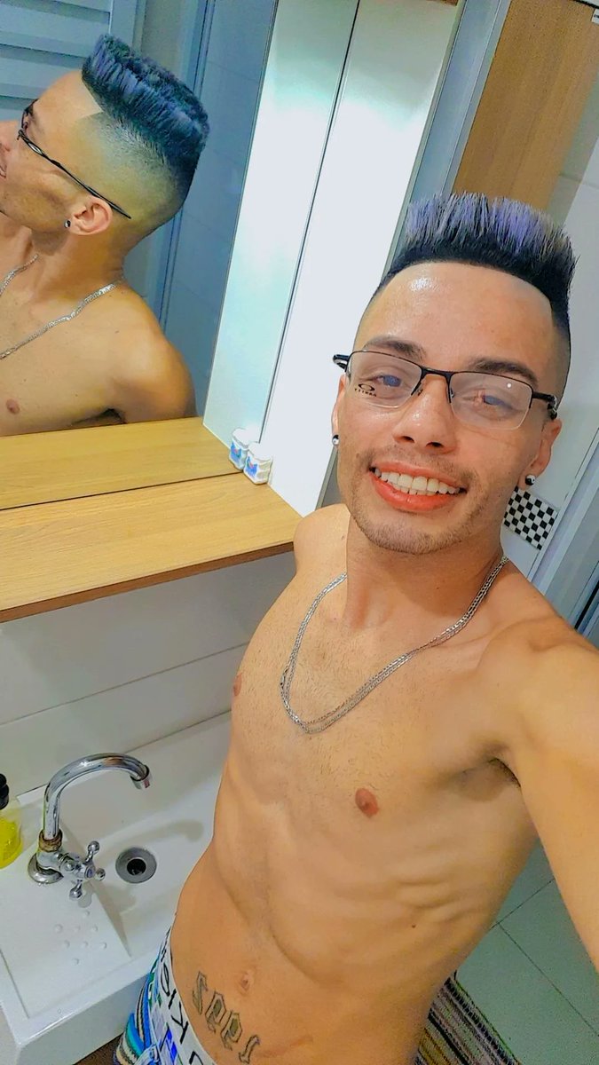 Leandro54868742's tweet photo. Árvore caindo poste caindo do temporal um caos no trânsito e eu voltando escutando posturadão no talo do fodase 🤪 https://t.co/RhQpGeAaY5